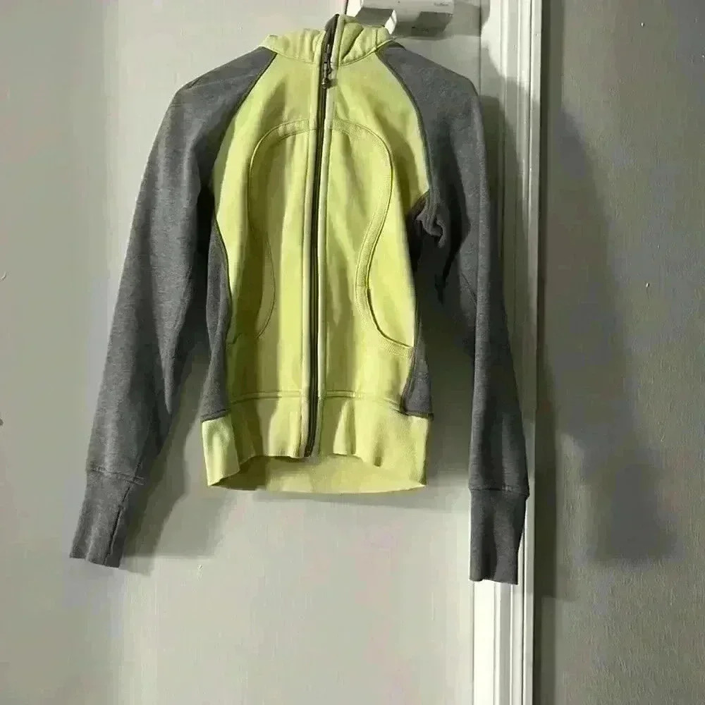 Lululemon woman sweater